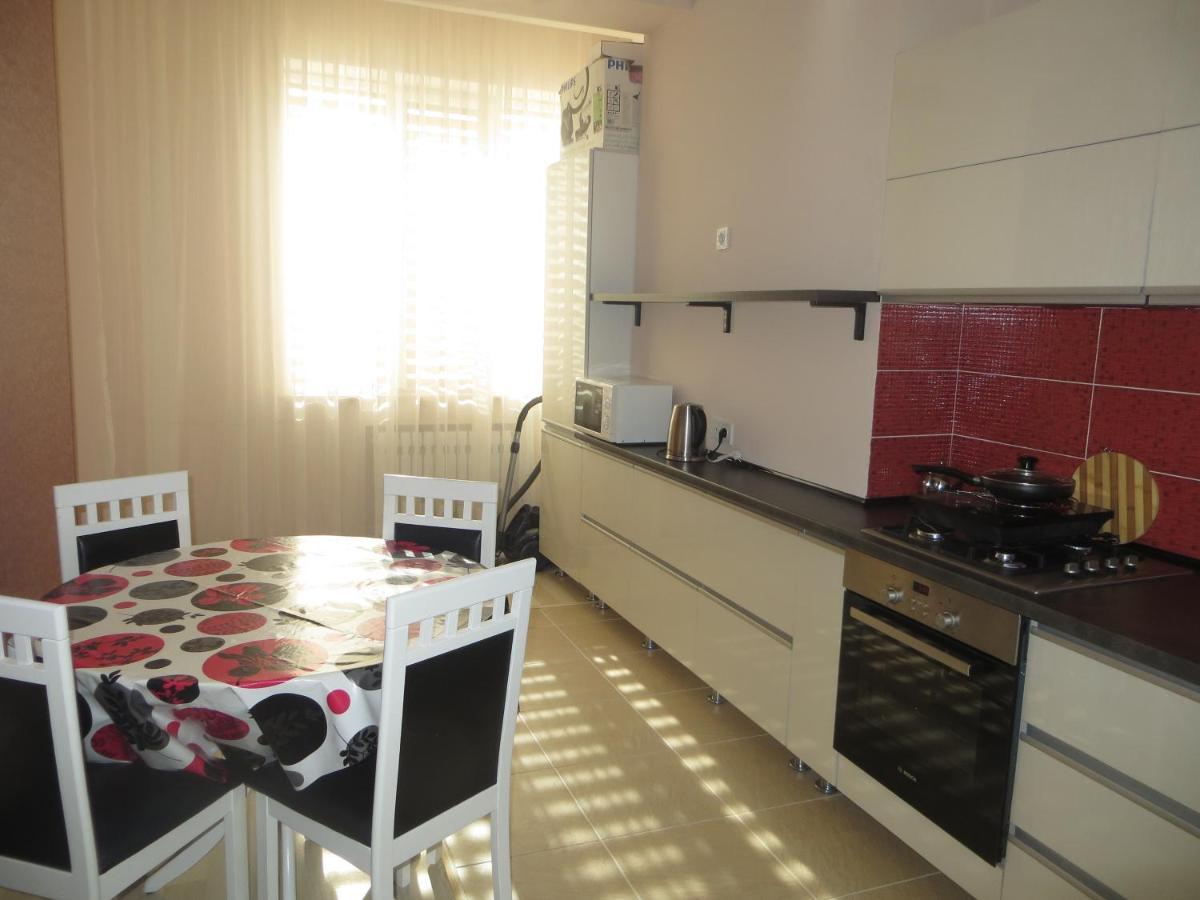 Yellow Apartment In The Center Of Biszkek Zewnętrze zdjęcie