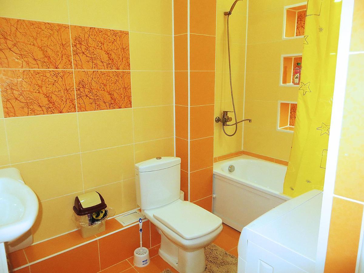 Yellow Apartment In The Center Of Biszkek Zewnętrze zdjęcie