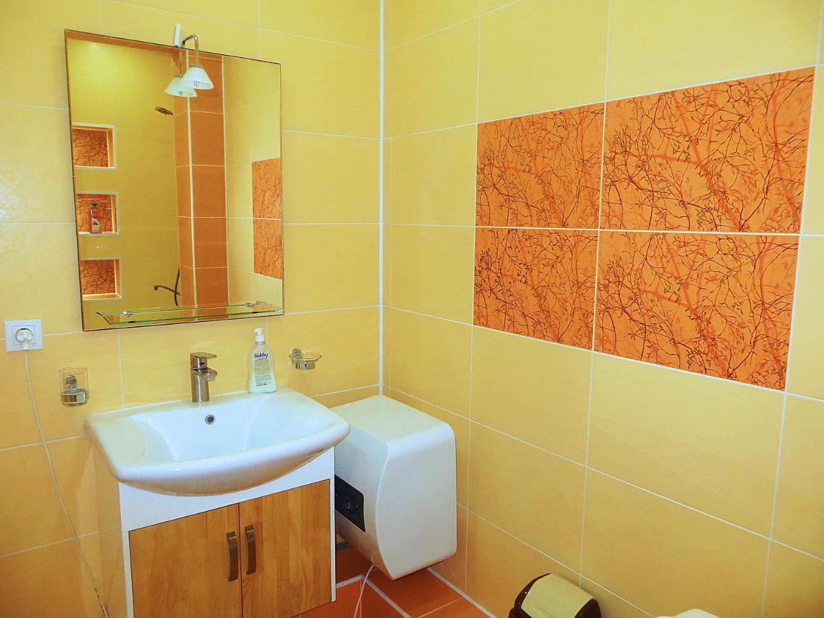 Yellow Apartment In The Center Of Biszkek Zewnętrze zdjęcie