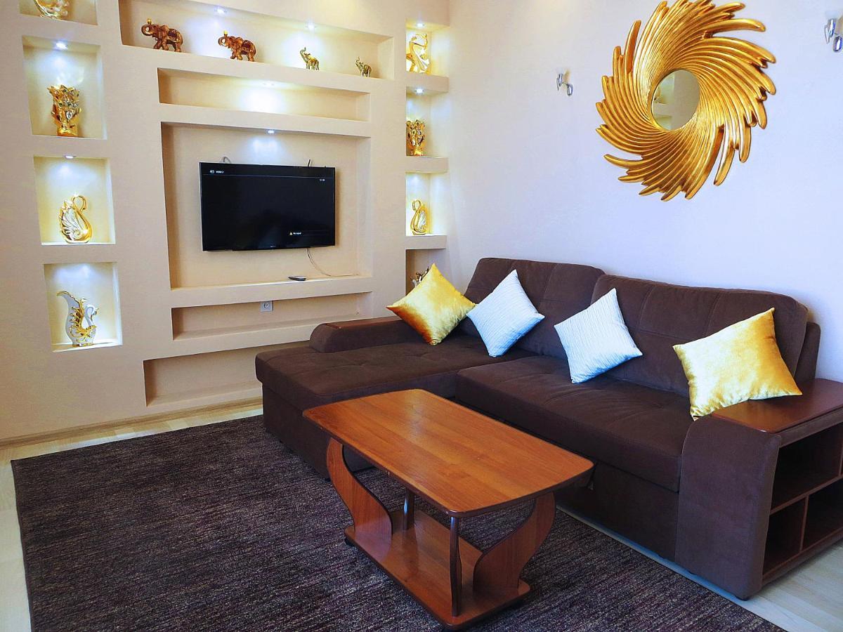 Yellow Apartment In The Center Of Biszkek Zewnętrze zdjęcie
