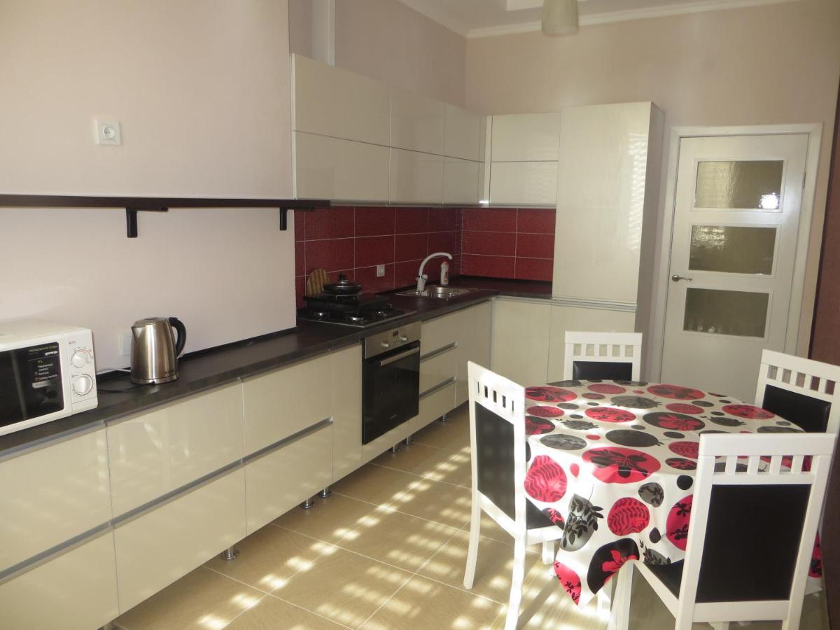 Yellow Apartment In The Center Of Biszkek Zewnętrze zdjęcie